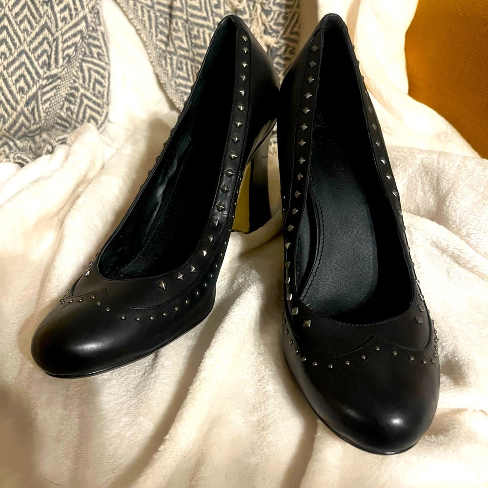B Makowsky Black Studded Leather Heels 9.5M